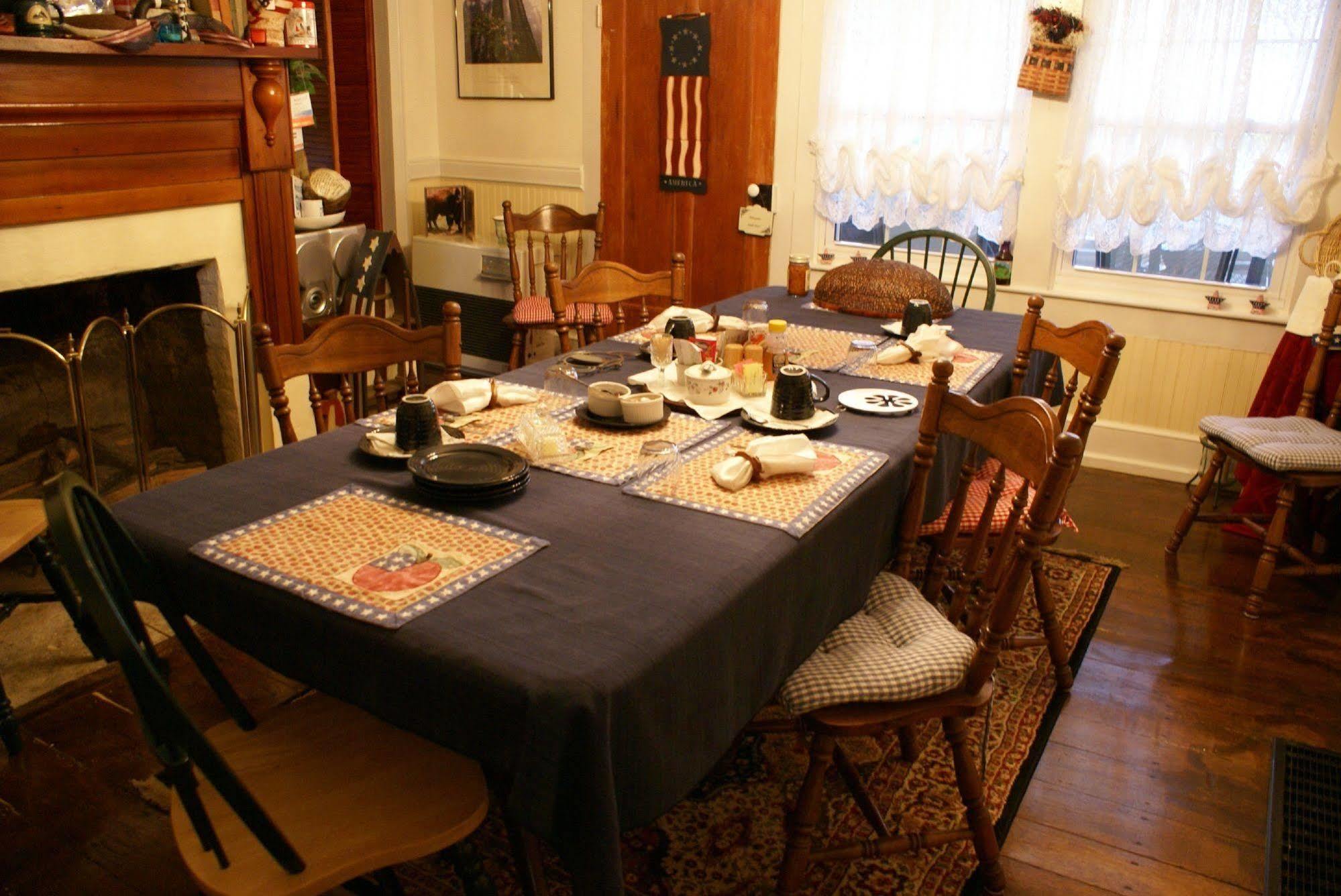 Buffalo Tavern Bed And Breakfast Вест-Джефферсон Екстер'єр фото